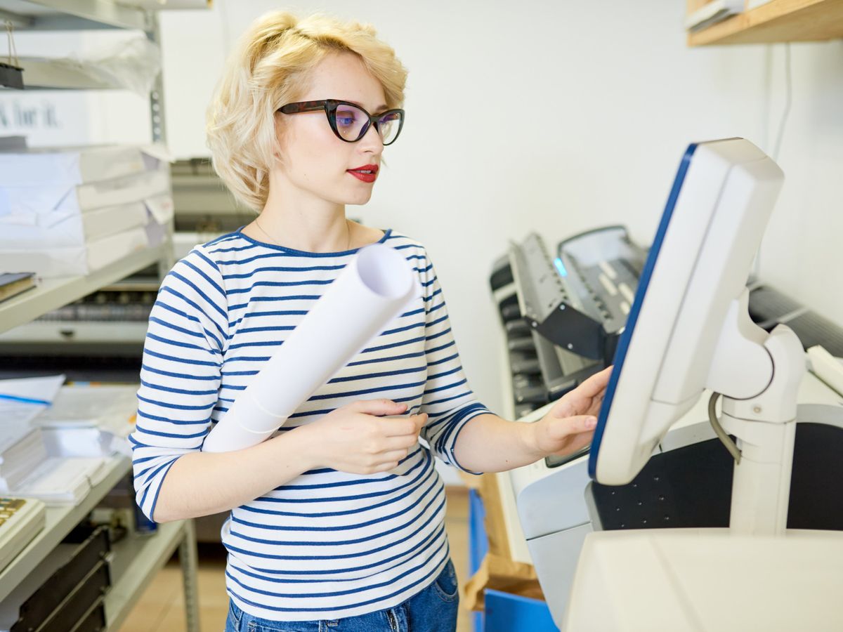 Jak wybrać profesjonalną drukarnię do ekspresowego druku materiałów reklamowych